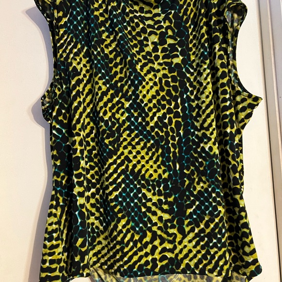 Stylish Green and Black Women's Top 3xl - Picture 2 of 3